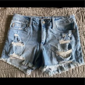 Distressed denim short (NWT)